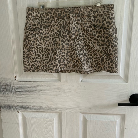 Hollister Leopard Print Mini Skirt - Picture 1 of 2